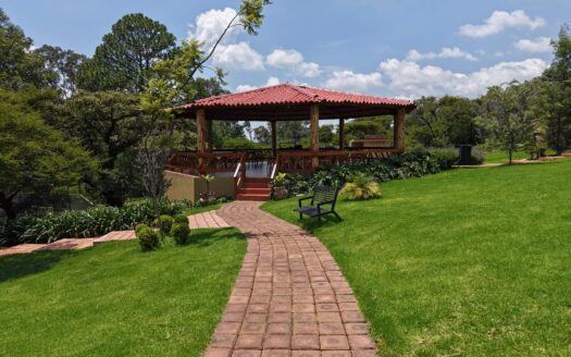 Increíble terreno en bosques del paraíso norte